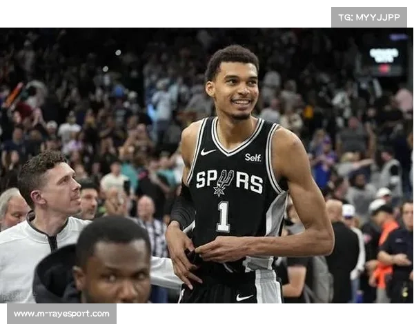 爵士客场不敌马刺,马尔卡宁缺阵令内线攻防吃紧 爵士客场不敌马刺,马尔卡宁缺阵令内线攻防吃紧